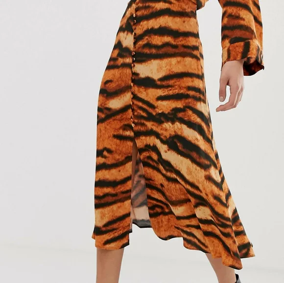 Tiger skirt..FIRM - Picture 2 of 11